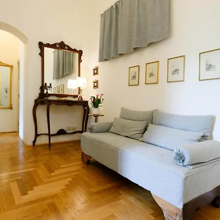 La Casa Degli Specchi * Florence