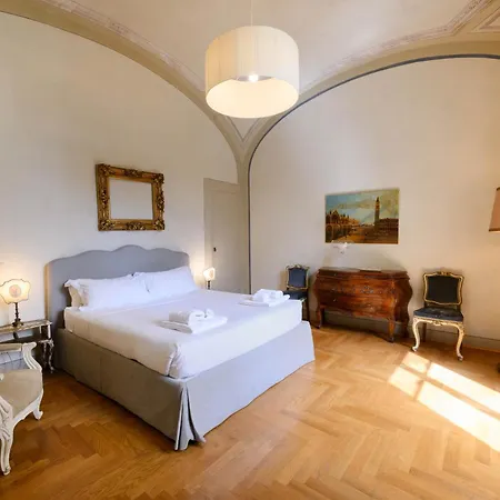 La Casa Degli Specchi *