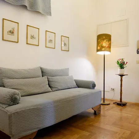 La Casa Degli Specchi Apartment *