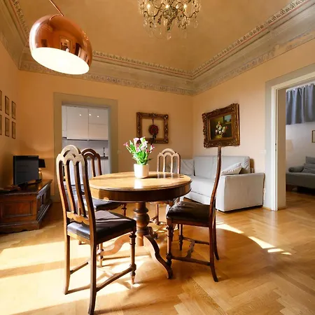 La Casa Degli Specchi * פירנצה